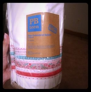 Pottery barn teen ribbon bed skirt